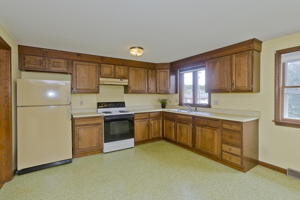 51 Hardy Street Springfield, MA 01129 - Photo 16 of 42 Gallery Image 16