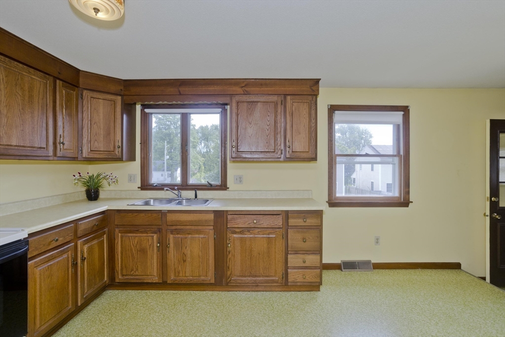51 Hardy Street Springfield, MA 01129 - Photo 17 of 42 Gallery Image 17
