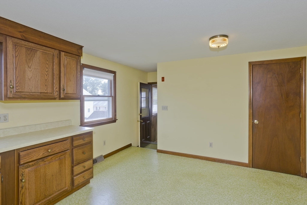 51 Hardy Street Springfield, MA 01129 - Photo 18 of 42 Gallery Image 18