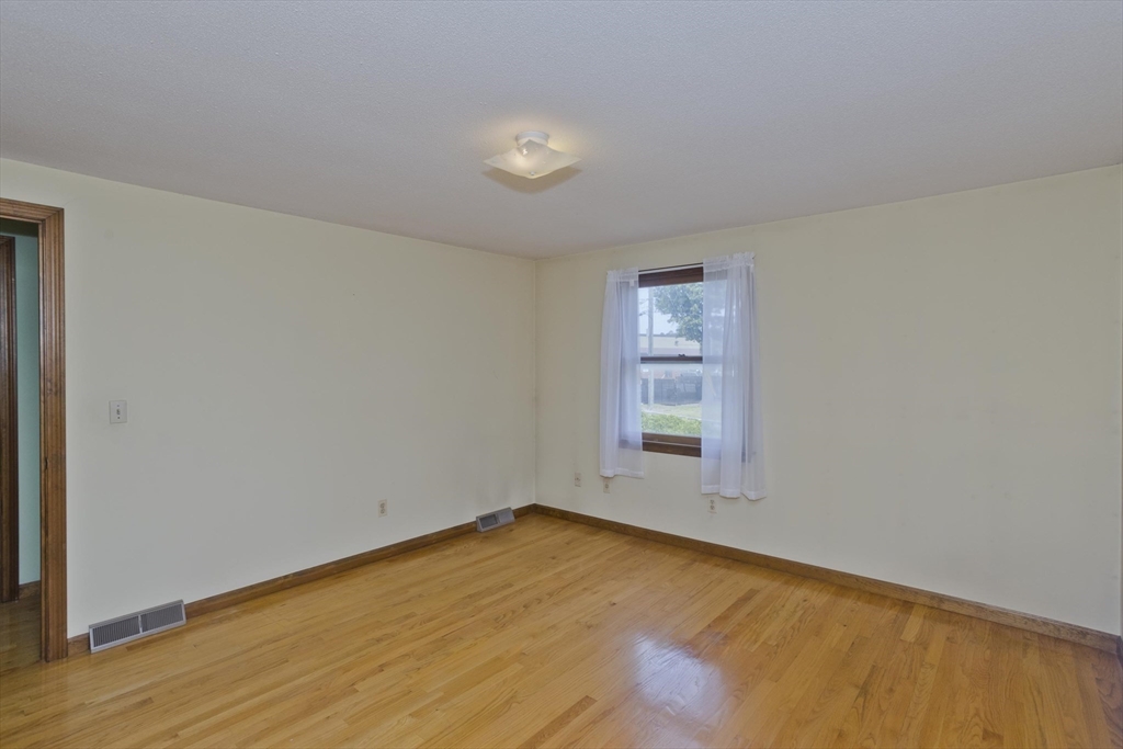 51 Hardy Street Springfield, MA 01129 - Photo 23 of 42 Gallery Image 23