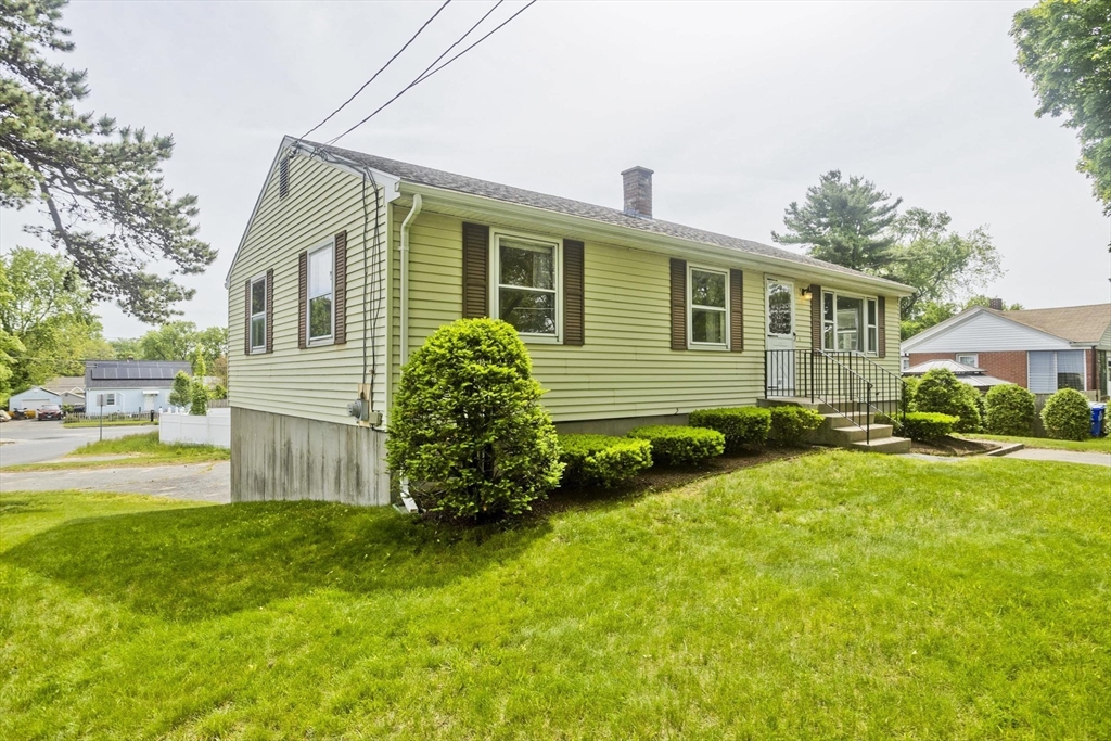 51 Hardy Street Springfield, MA 01129 - Photo 4 of 42 Gallery Image 4