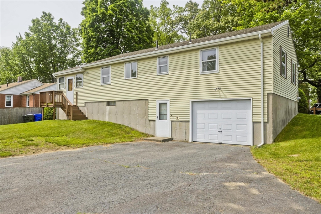 51 Hardy Street Springfield, MA 01129 - Photo 7 of 42 Gallery Image 7