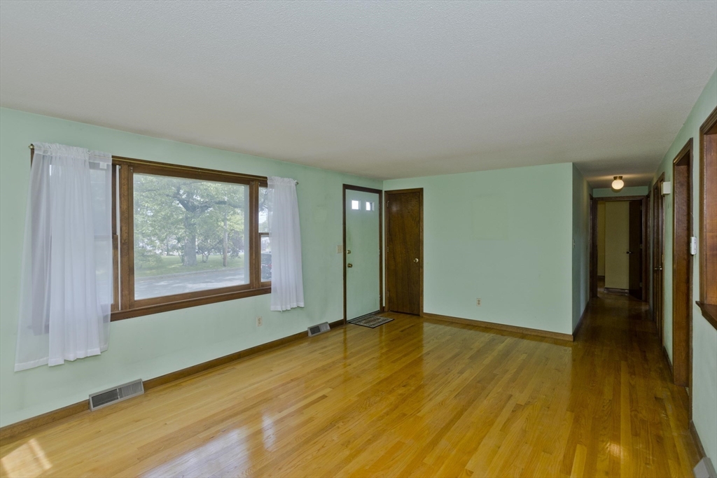 51 Hardy Street Springfield, MA 01129 - Photo 8 of 42 Gallery Image 8