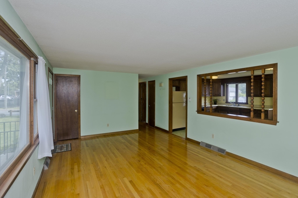51 Hardy Street Springfield, MA 01129 - Photo 9 of 42 Gallery Image 9