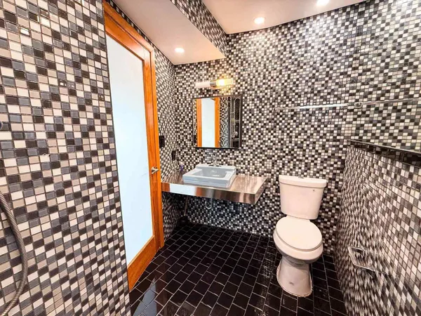 $3,950 | 2200 Northeast 26th Street, Unit A, Wilton Manors, FL 33305