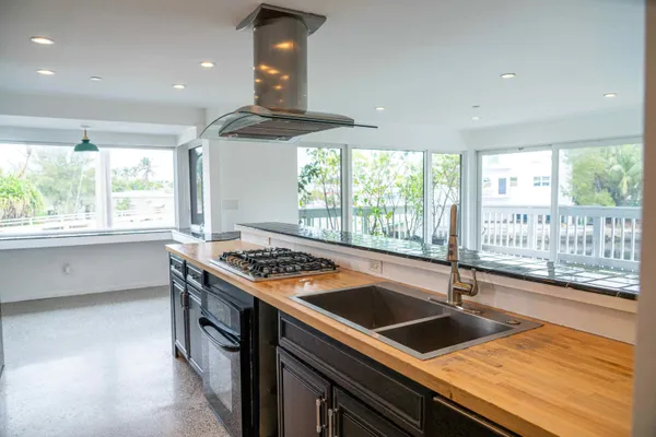 $3,950 | 2200 Northeast 26th Street, Unit A, Wilton Manors, FL 33305