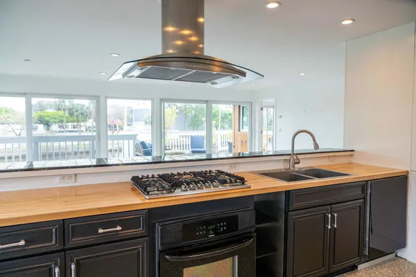 $3,950 | 2200 Northeast 26th Street, Unit A, Wilton Manors, FL 33305