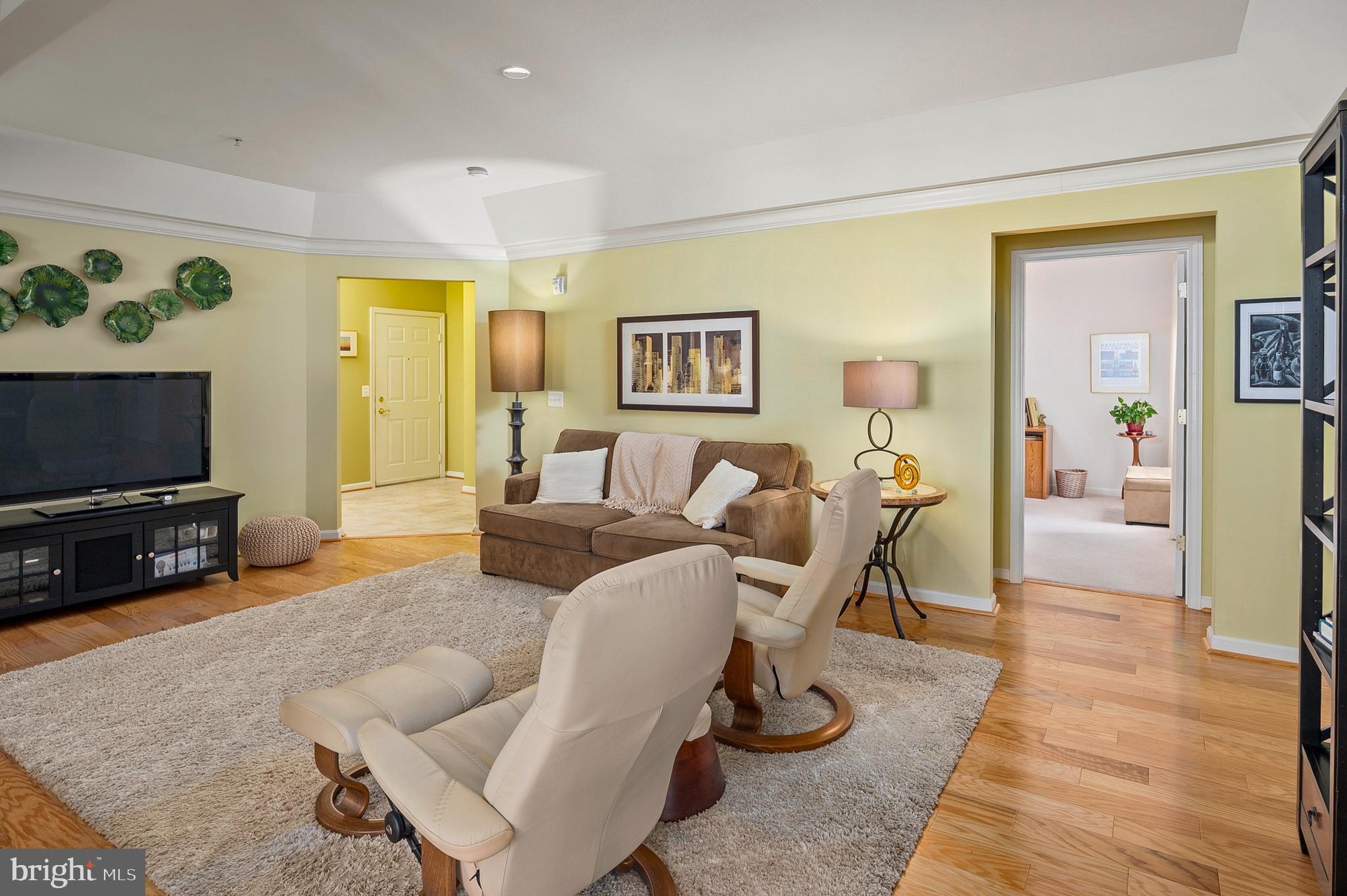 7305 Brookview Road, Unit 207 Elkridge, MD 21075 - Photo 4 of 51 Living Room