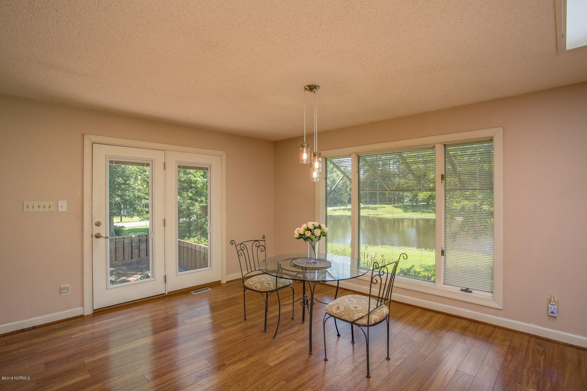 608 Sawgrass Road Hampstead, NC 28443 - Photo 19 of 32 Eat in Kitchen
