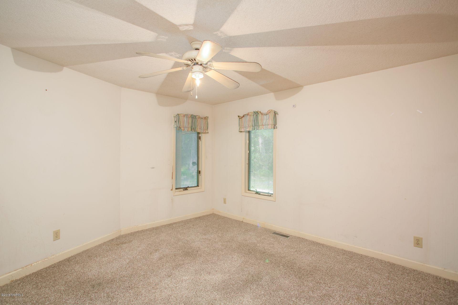 608 Sawgrass Road Hampstead, NC 28443 - Photo 25 of 32 2nd Bedroom