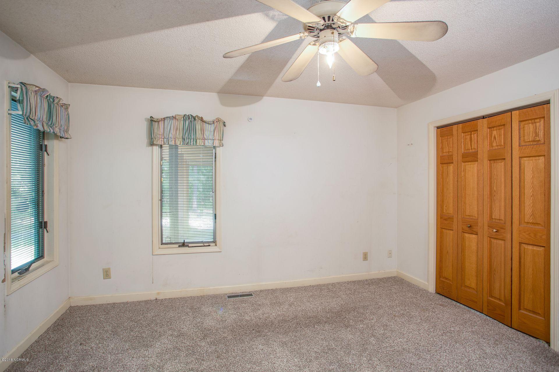 608 Sawgrass Road Hampstead, NC 28443 - Photo 26 of 32 2nd Bedroom