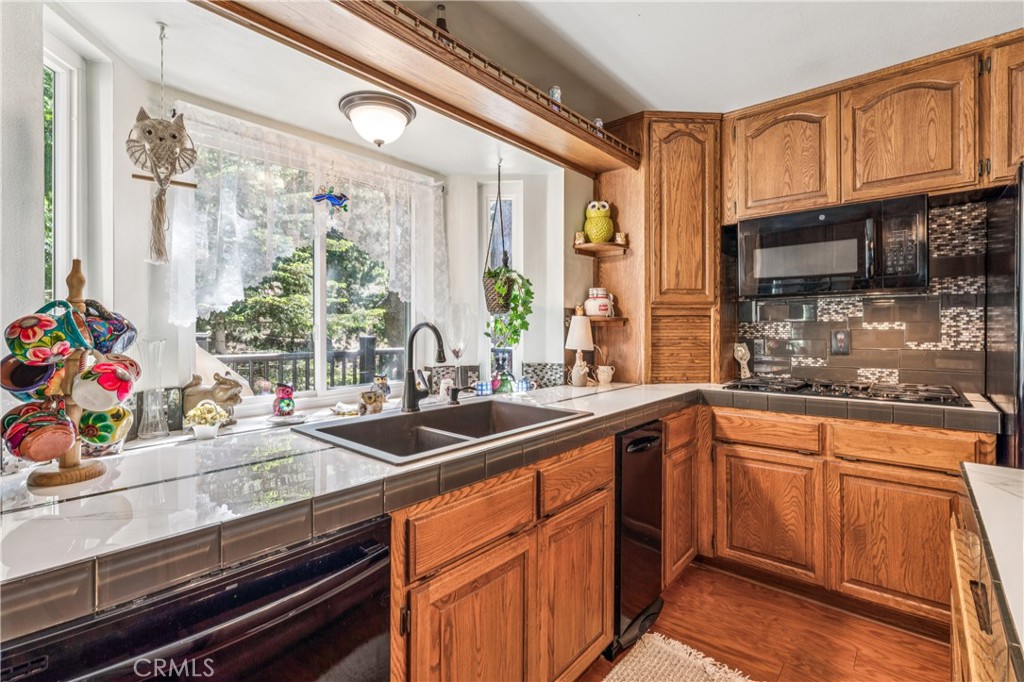 628 Grass Valley Road Lake Arrowhead, CA 92352 - Photo 13 of 64