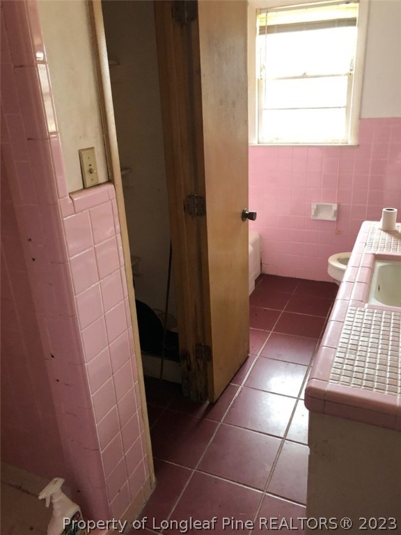 199 Herring Road Orrum, NC 28369 - Photo 19 of 20 a bathroom with a window