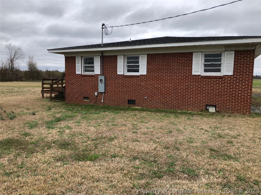 199 Herring Road Orrum, NC 28369 - Photo 4 of 20 a backyard of a house