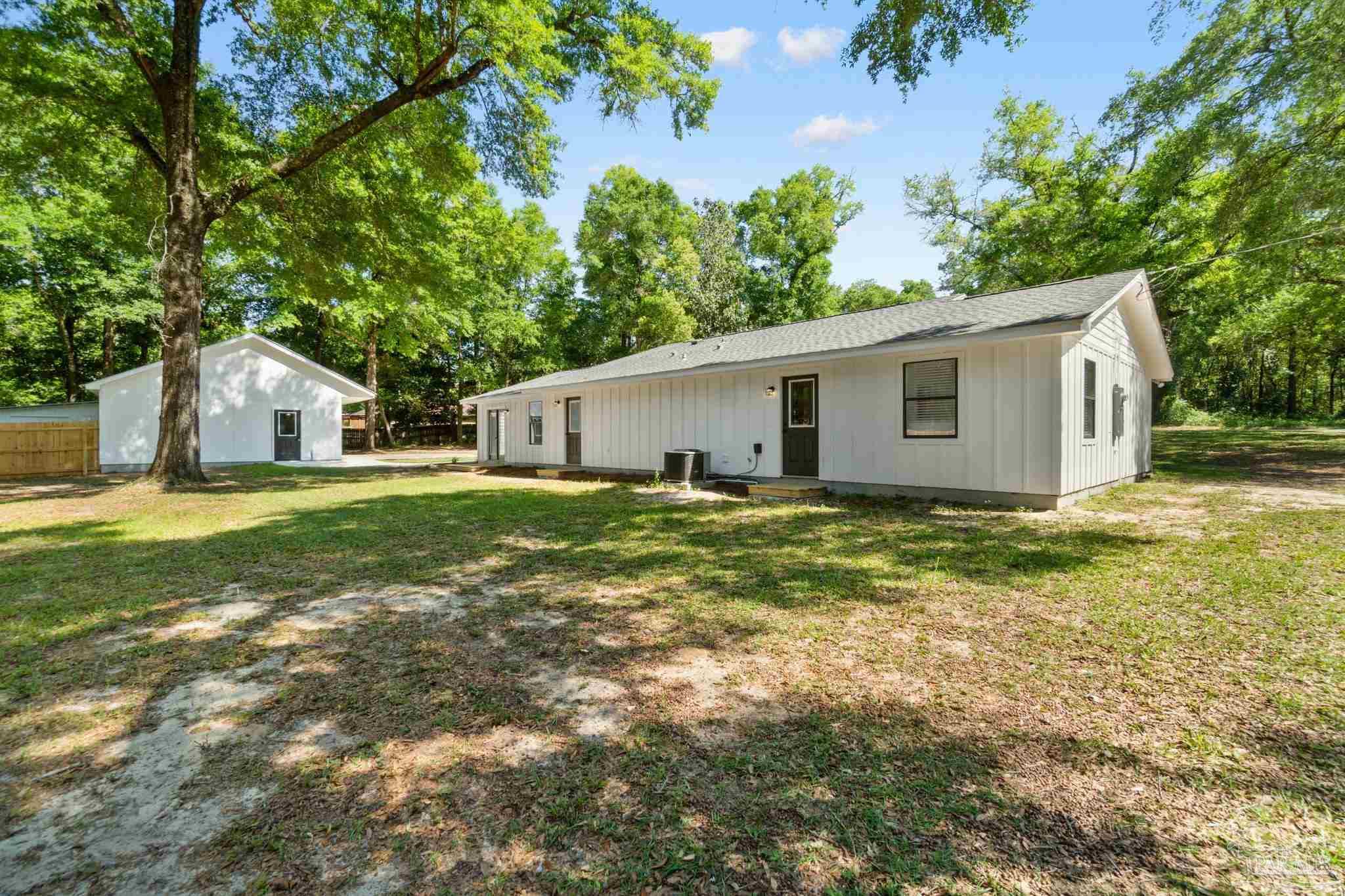 4548 Hayes Road Milton, FL 32583 - Photo 5 of 37 Gallery Image 5