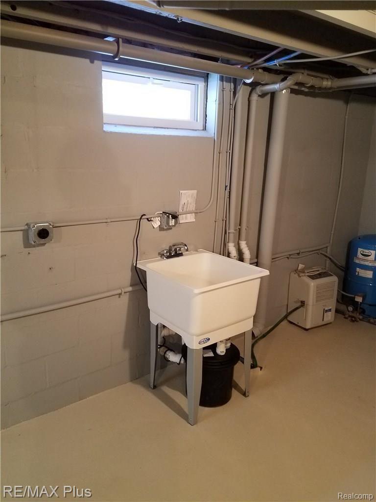 4538 Davison Road Lapeer, MI 48446 - Photo 26 of 34 4538 Davison - 19.jpg