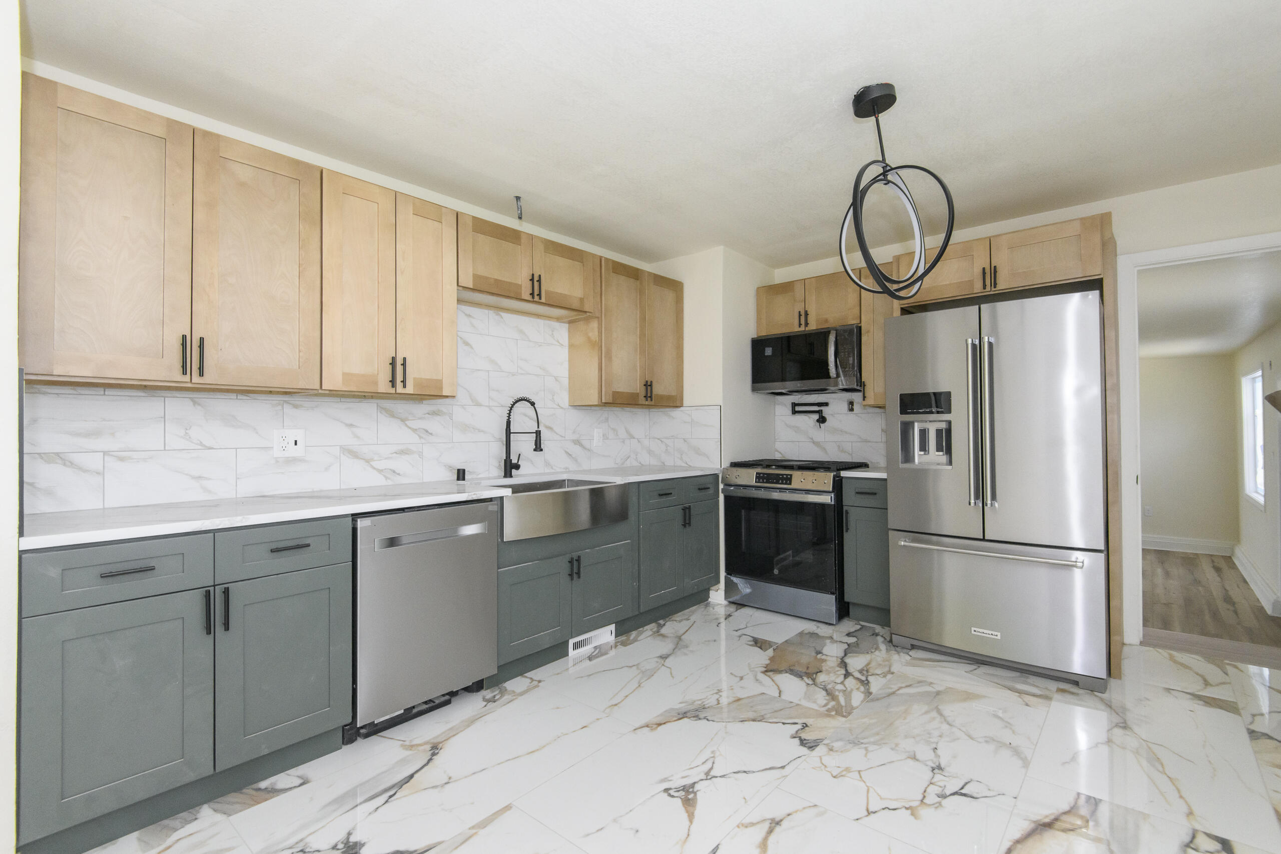 10535 West Bradley Road Milwaukee, WI 53224 - Photo 11 of 36 10535 W Bradley-27