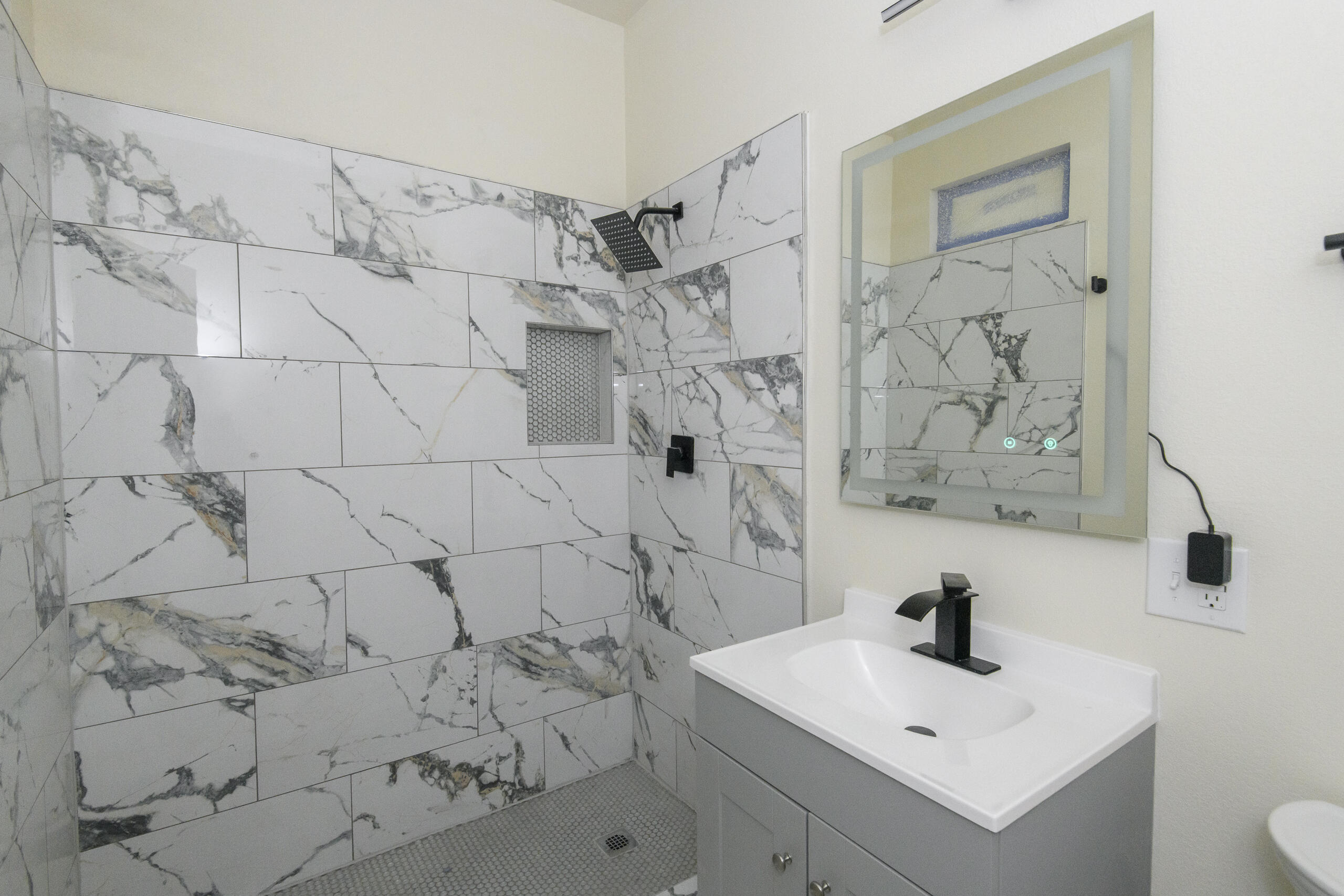 10535 West Bradley Road Milwaukee, WI 53224 - Photo 18 of 36 10535 W Bradley-34