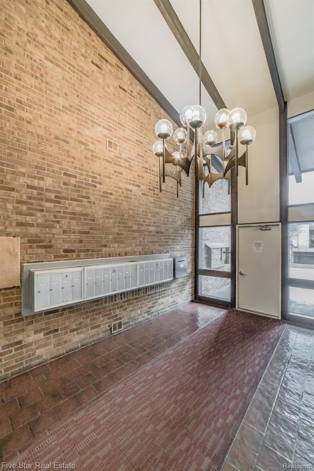 27330 Arborway Road, Unit 1 Southfield, MI 48033 - Photo 6 of 38 Gallery Image 6