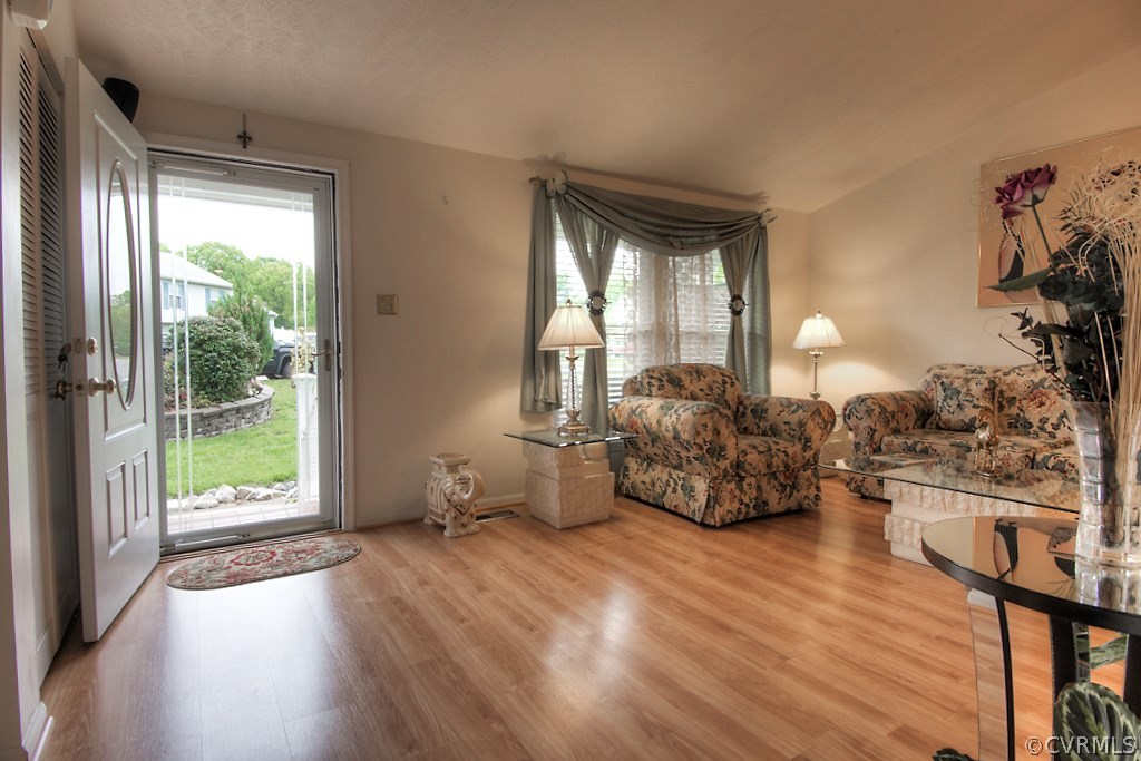 8502 Middle Loop North Chesterfield, VA 23235 - Photo 4 of 27 Gallery Image 4