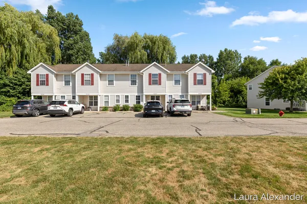 $245,000 | 7034 South Cannon Pl Drive, Unit 29, Rockford, MI 49341