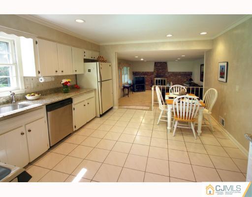 11 Crest Road East Brunswick, NJ 08816 - Photo 2 of 10 Gallery Image 2