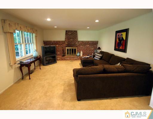 11 Crest Road East Brunswick, NJ 08816 - Photo 5 of 10 Gallery Image 5