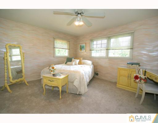 11 Crest Road East Brunswick, NJ 08816 - Photo 9 of 10 Gallery Image 9