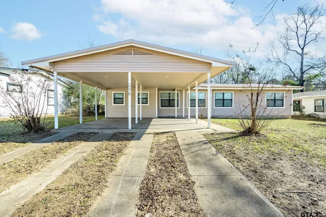 $177,900 | 236 Alamo Street, Lone Star, TX 75668