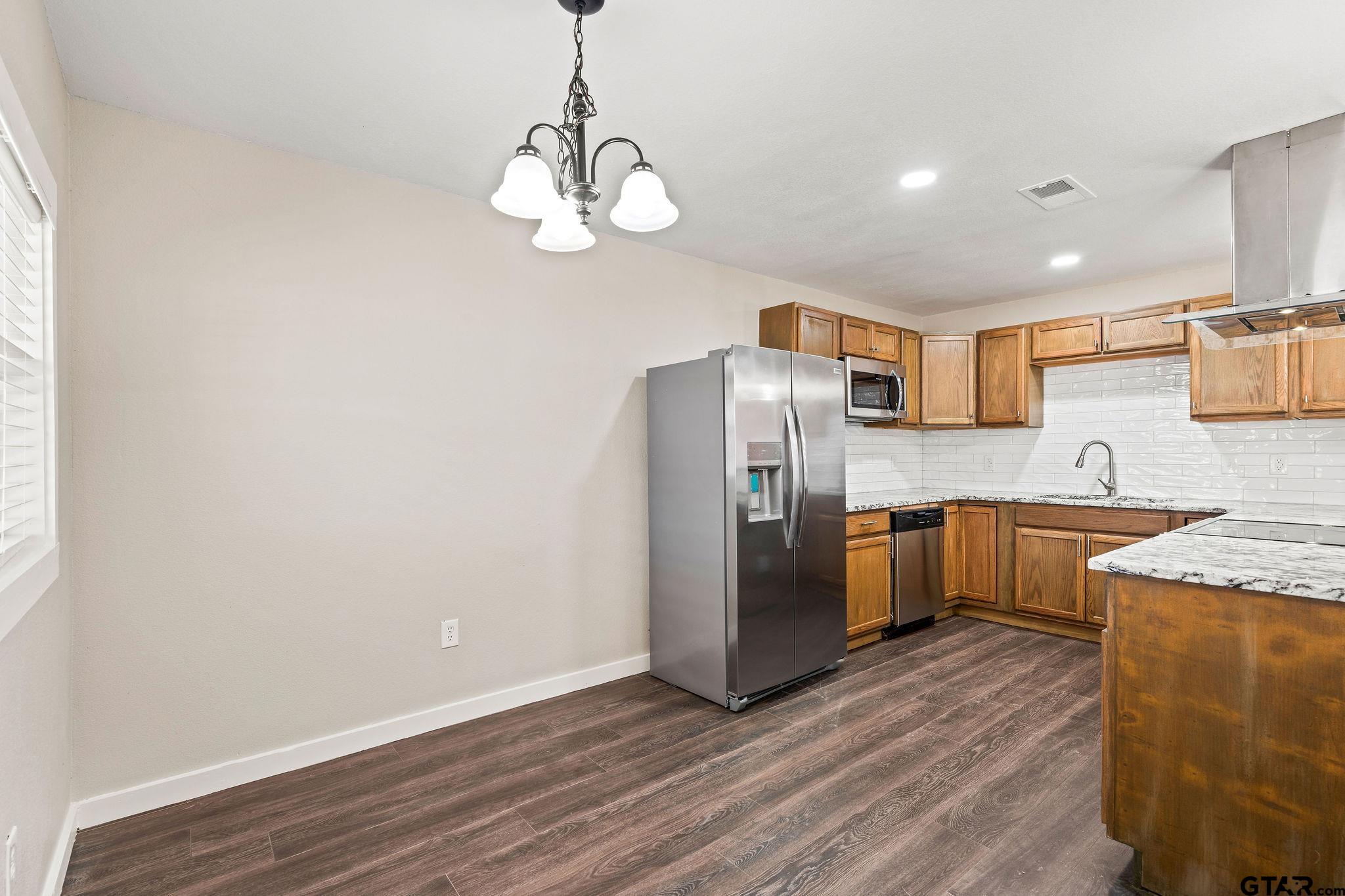 236 Alamo Street Lone Star, TX 75668 - Photo 2 of 33