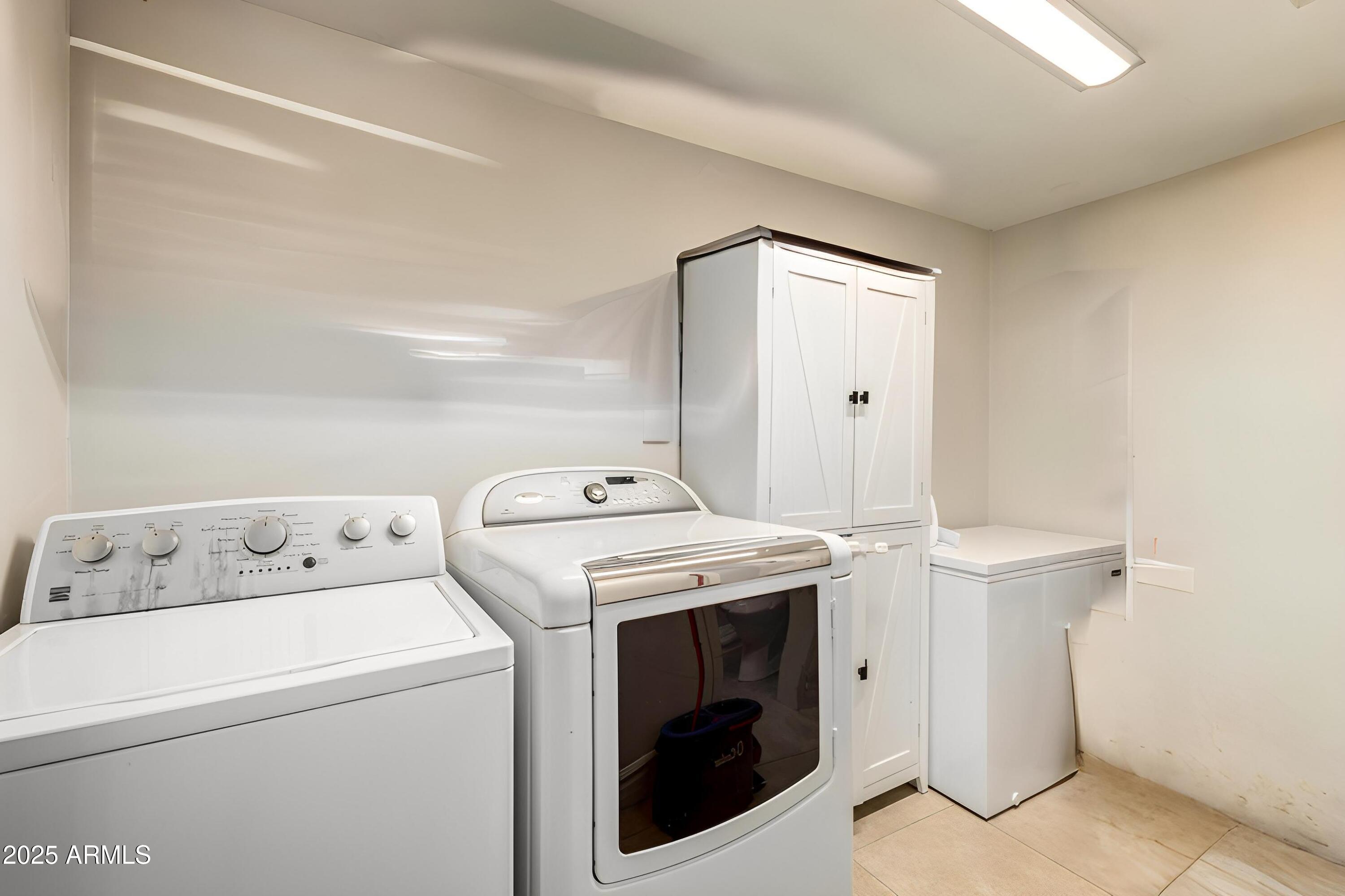 6842 North 10th Place Phoenix, AZ 85014 - Photo 37 of 60 a utility room with dryer and washer