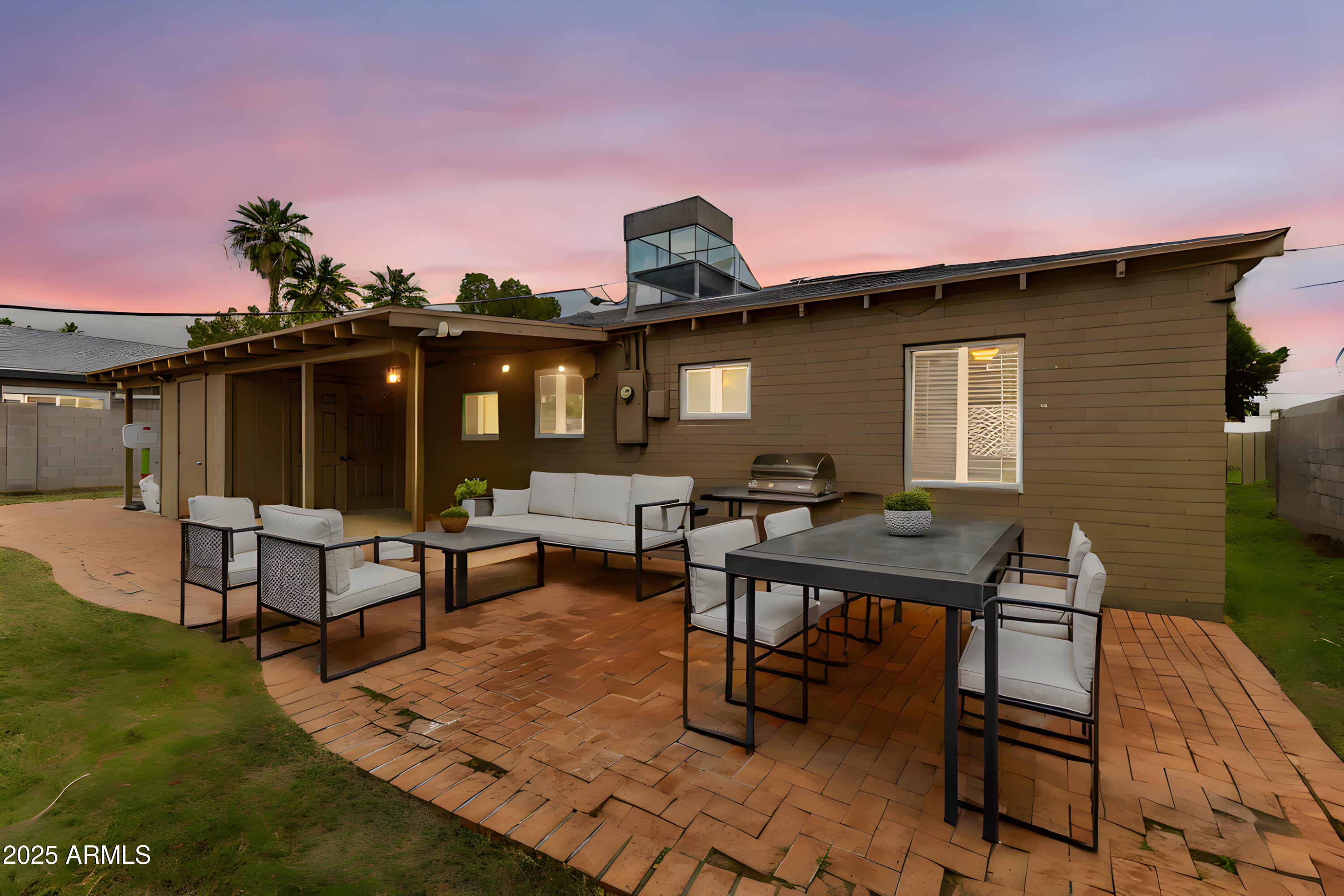 6842 North 10th Place Phoenix, AZ 85014 - Photo 38 of 60 a backyard of a house with table and chairs