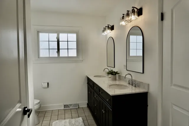 $599,000 | 2018 East Ivy Lane, Mount Prospect, IL 60056