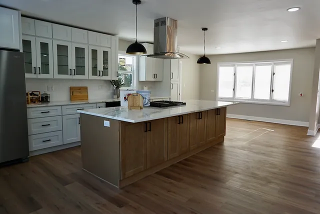 $599,000 | 2018 East Ivy Lane, Mount Prospect, IL 60056