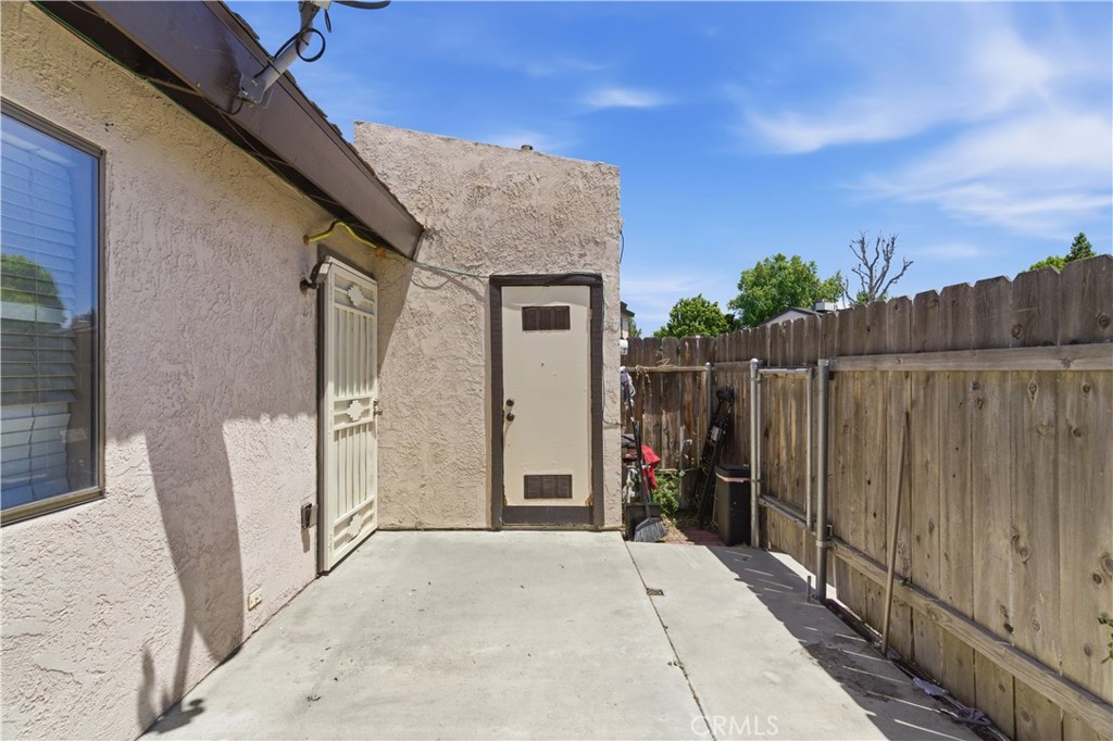 7800 Westfield Road, Unit 28 Bakersfield, CA 93309 - Photo 11 of 16 a view of a house with a backyard space