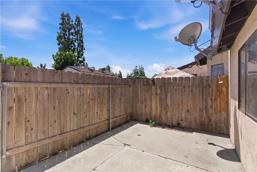 7800 Westfield Road, Unit 28 Bakersfield, CA 93309 - Photo 12 of 16 a backyard of a house