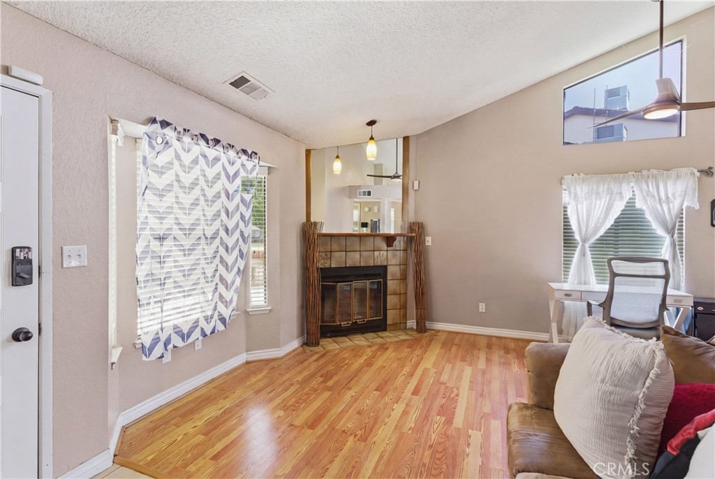 7800 Westfield Road, Unit 28 Bakersfield, CA 93309 - Photo 3 of 16 a room with furniture and a fireplace