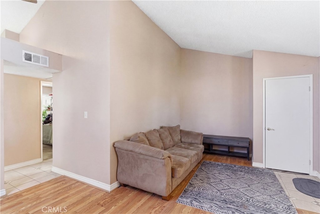 7800 Westfield Road, Unit 28 Bakersfield, CA 93309 - Photo 4 of 16 a living room with furniture and a rug