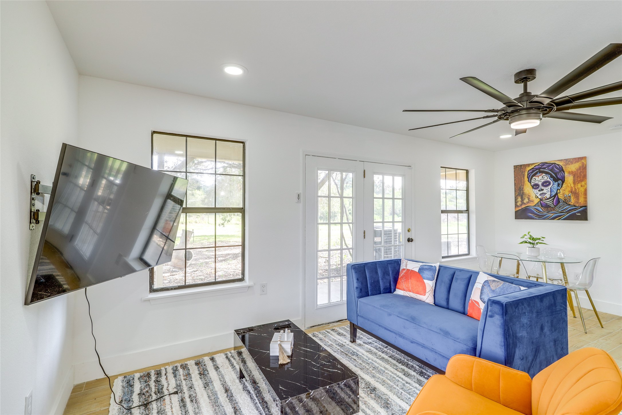 13302 Farm To Market 359, Unit A Hempstead, TX 77445 - Photo 11 of 28 a living room with furniture and a window