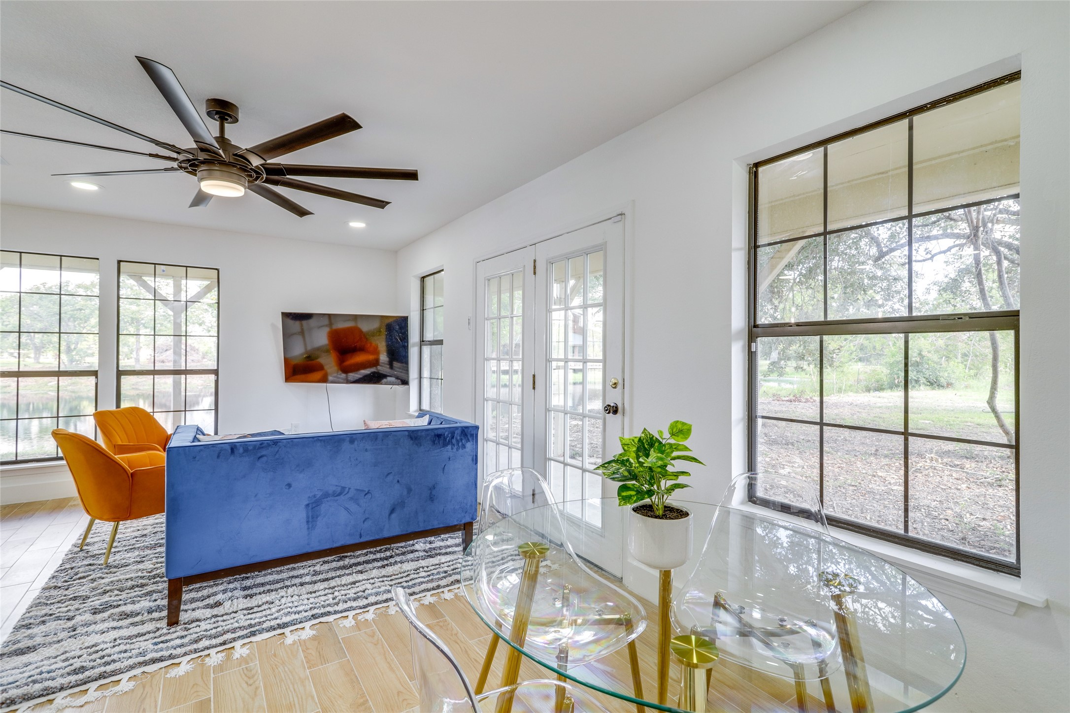 13302 Farm To Market 359, Unit A Hempstead, TX 77445 - Photo 13 of 28 a living room with furniture and a potted plant