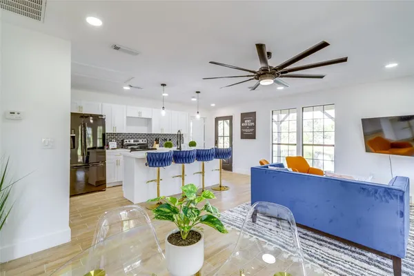 $2,100 | 13302 Farm To Market 359, Unit A, Hempstead, TX 77445