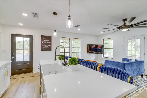 $2,100 | 13302 Farm To Market 359, Unit A, Hempstead, TX 77445