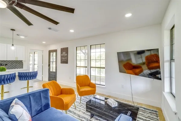 $2,100 | 13302 Farm To Market 359, Unit A, Hempstead, TX 77445