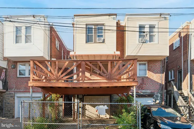 a view of a house with porch