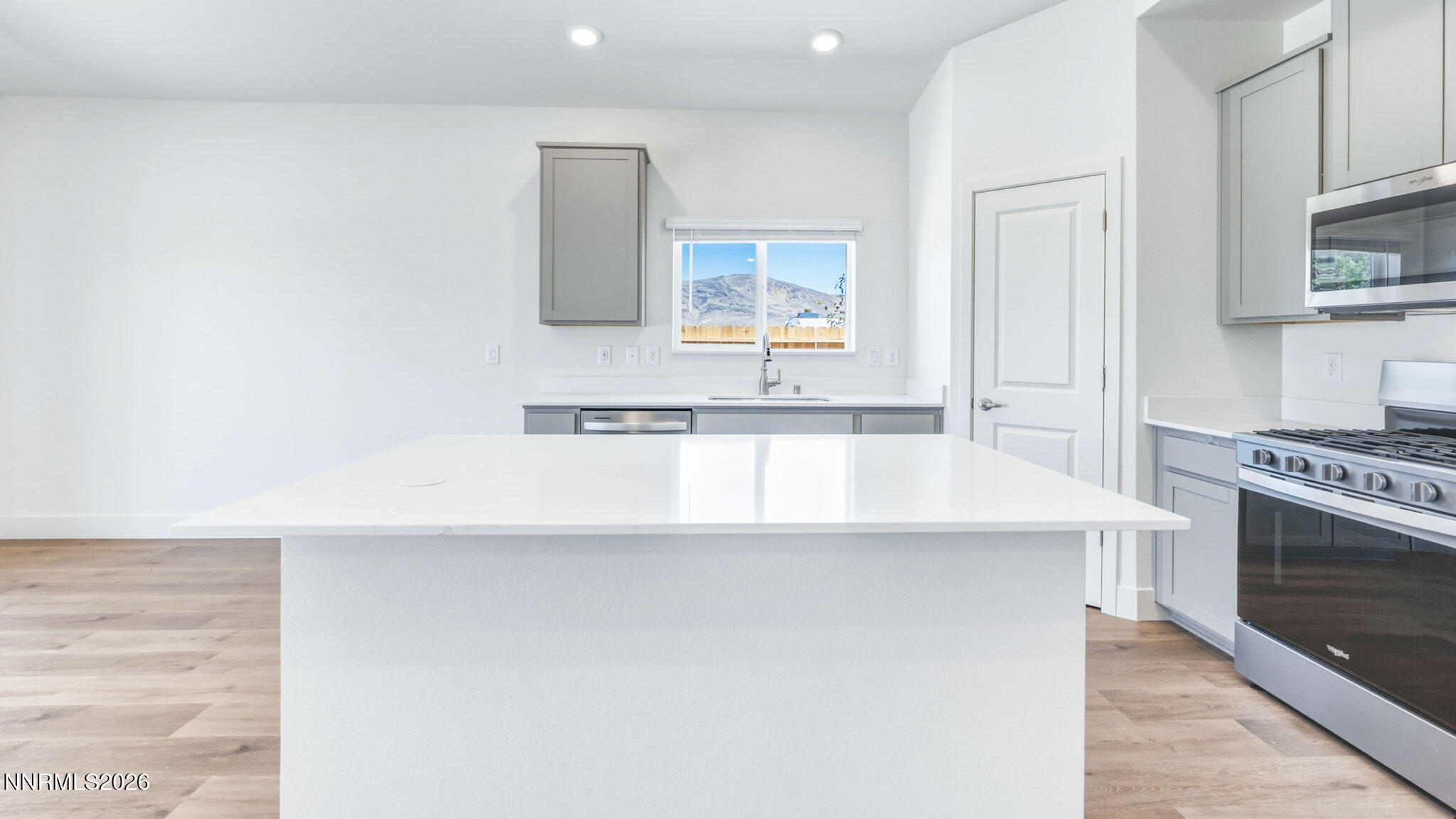 630 Fraser Loop Dayton, NV 89403 - Photo 5 of 35 Kitchen