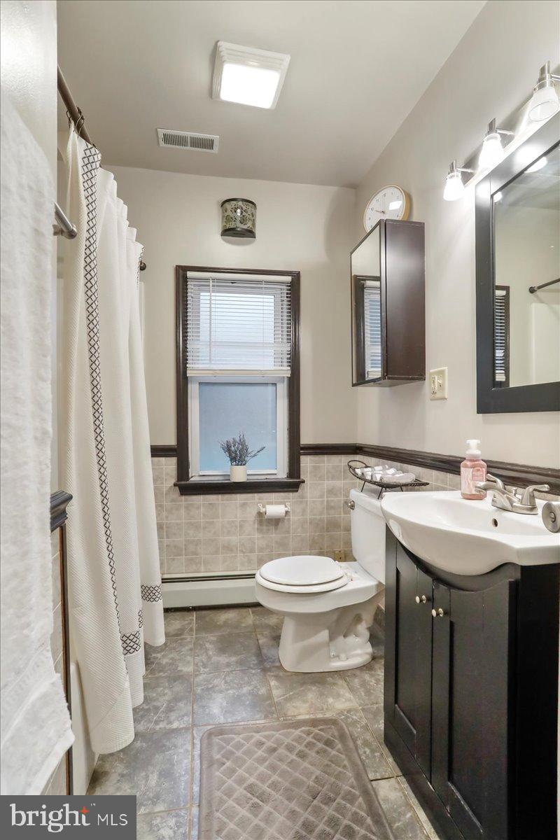 13815 Brant Road Southwest Cresaptown, MD 21502 - Photo 17 of 40 Charming full bath on the main level