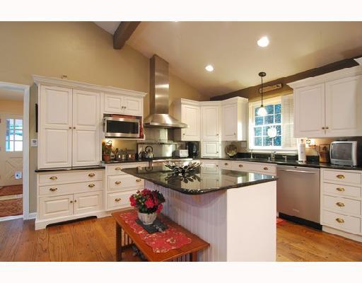 14 Winthrop Road Rosslyn Farms, PA 15106 - Photo 3 of 8 Kitchen.