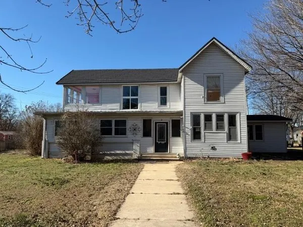 $199,900 | 523 Indiana Street, Oswego, KS 67356