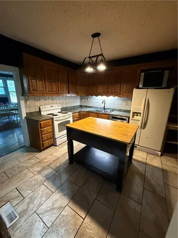 $199,900 | 523 Indiana Street, Oswego, KS 67356