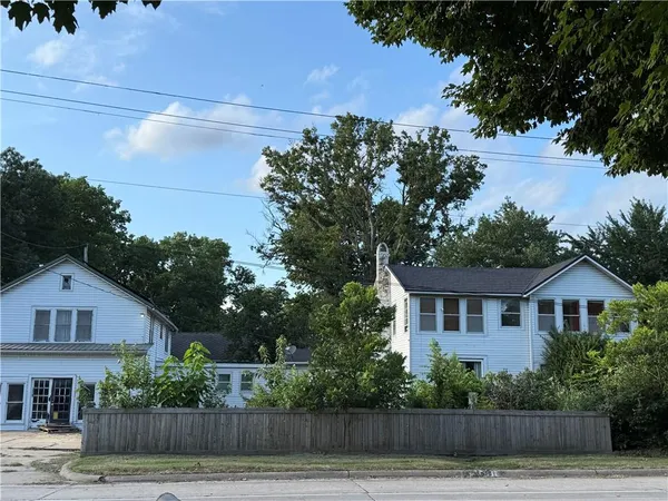 $199,900 | 523 Indiana Street, Oswego, KS 67356